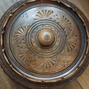 Candy / Trinket box wooden great condition.